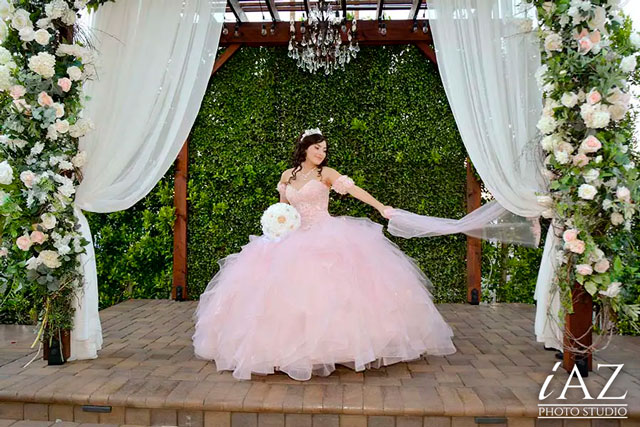 Tendencias en Decoración de Quinceañera 2024 Decoracion de Quinceanera con Flores en Mesa AZ 2 Decoración de Quinceañera con Flores en Mesa AZ