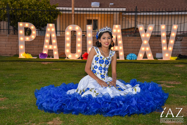 Tendencias en Decoración de Quinceañera 2024 decoracion de quinceanera detalles de iluminacion con el nombre y letras xv de la quinceanera 6 Decoración de quinceañera con detalles de iluminación con el nombre y letras xv de la quinceañera