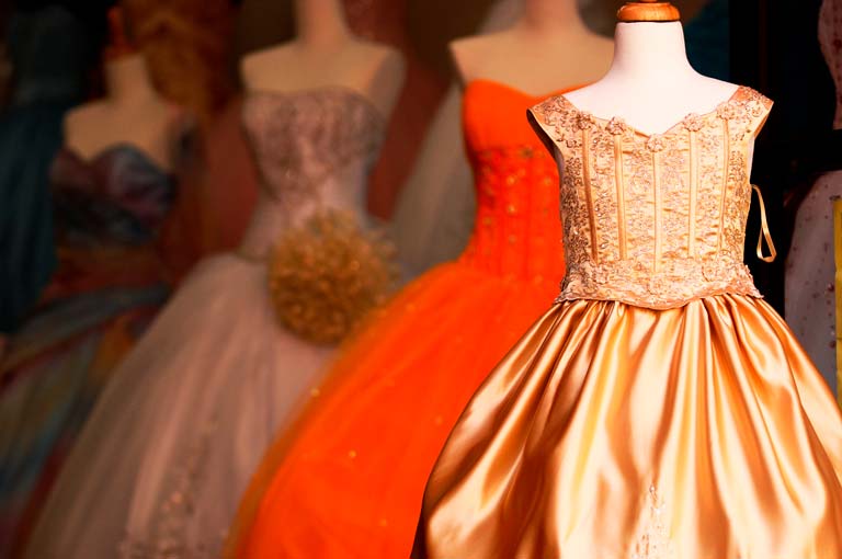 Errores en Colores de Quinceañera: Cómo Evitarlos Errores Comunes al Elegir un Vestido de Quinceanera con mezclas saturadas 1 Errores Comunes al Elegir un Vestido de Quinceañera con mezclas saturadas