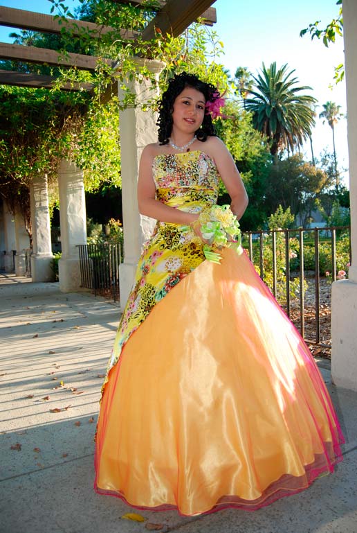 Errores en Colores de Quinceañera: Cómo Evitarlos Los Peores Vestidos de Quinceanera tono amarillo no favorecedor para una quinceanera de piel blanca 2 Los Peores Vestidos de Quinceañera tono amarillo no favorecedor para una quinceañera de piel blanca